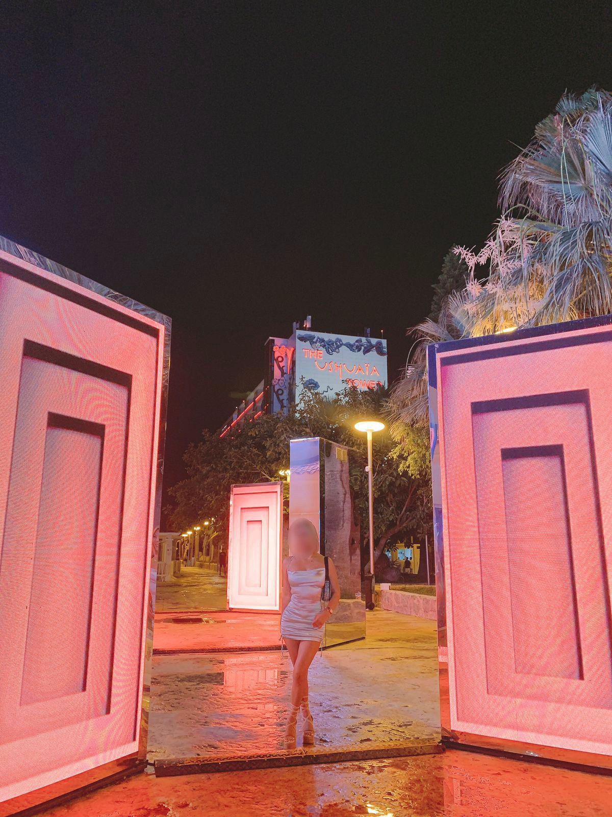 Escort - NICOLE - Ibiza Tops